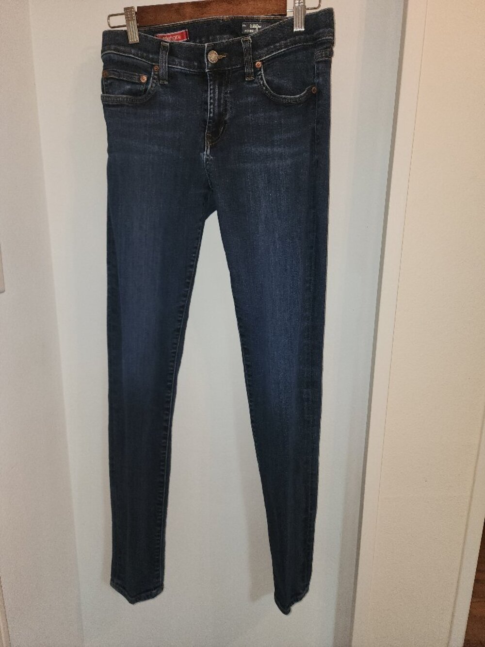 Red Engine “Wildfire” Mid Rise Cigarette Jeans – Women’s Size 29, Blue Denim